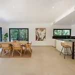 Habitación en casa particular Enjoy 5bdr Pool&bbq Saint-Raphaël