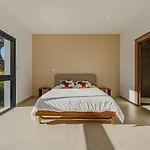 Enjoy 5bdr Pool And Bbq *