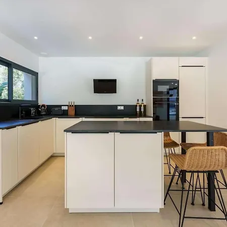 Enjoy 5bdr Pool And Bbq Homestay